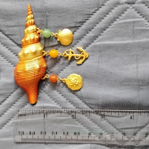 Cute Shell Brooch - Picture 3 of 5